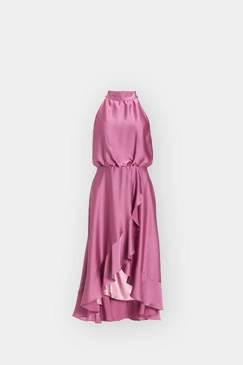 Vestido de tirantes de satén rosa sin mangas con cintura ceñida y dobladillo asimétrico con volantes, presentado sobre un sencillo fondo blanco.