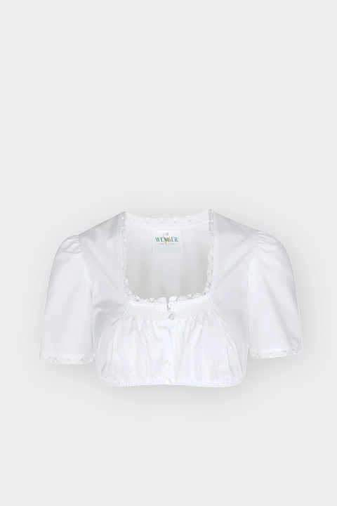 Blusa blanca de manga corta con escote cuadrado, detalles de encaje y botones en la parte delantera, fotografiada sobre un fondo liso y claro.